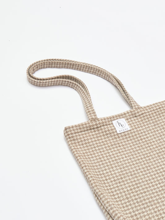 Bærenett laget av restestoff fra klesproduksjon.