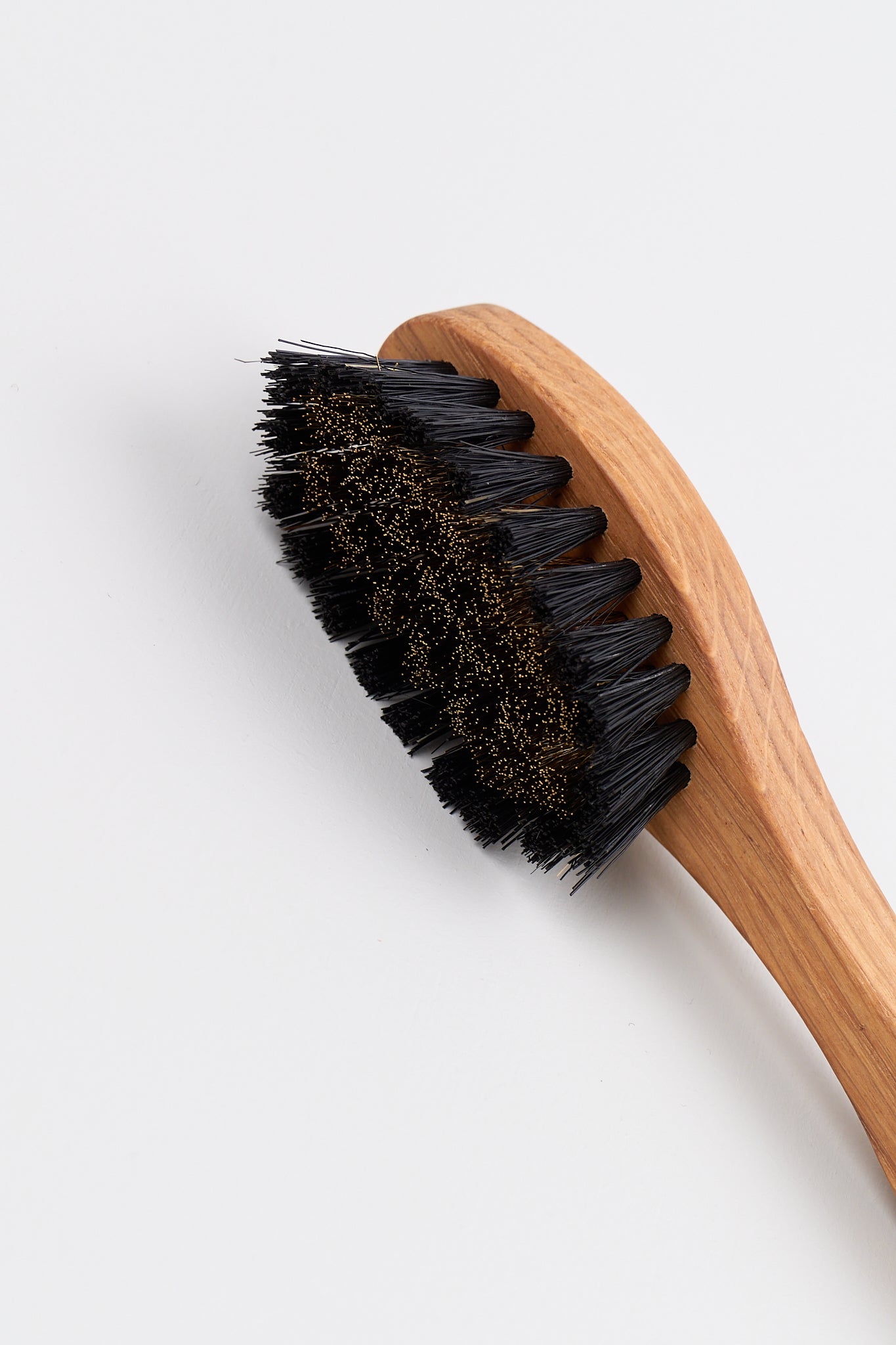 Børste til semsket skinn med messing.