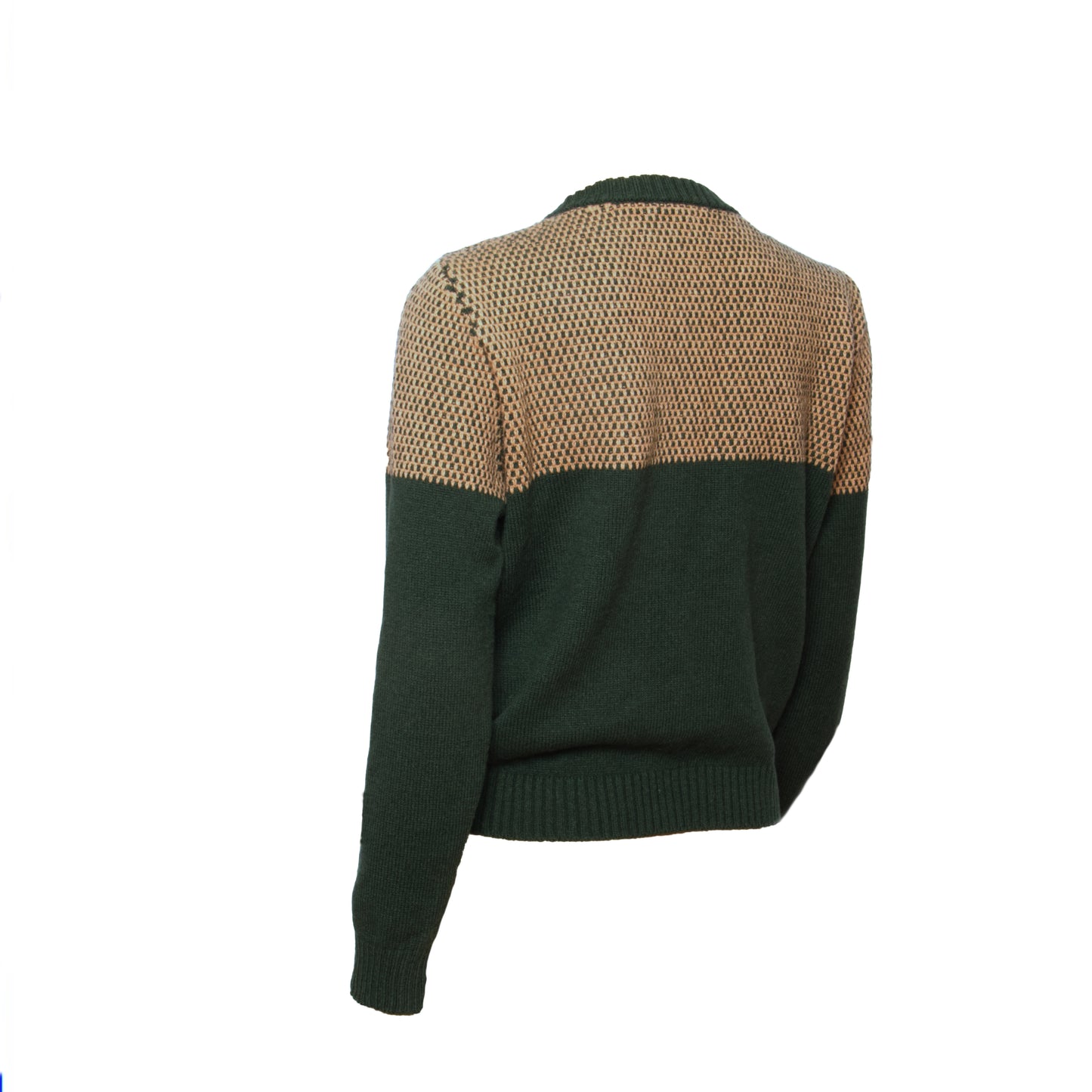 Strikkegenser i mørk grønn ull og kasjmir, sett bakfra.