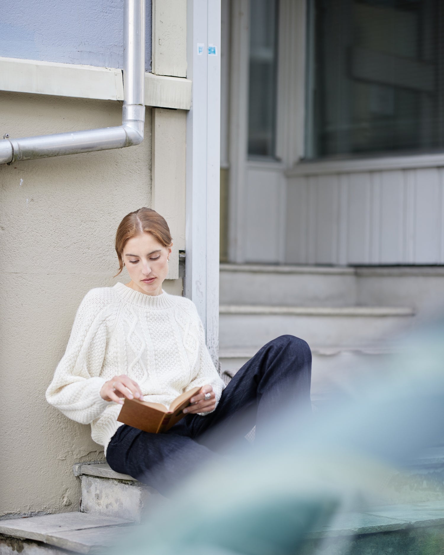 Flettestrikket ullgenser i alpakka og ull