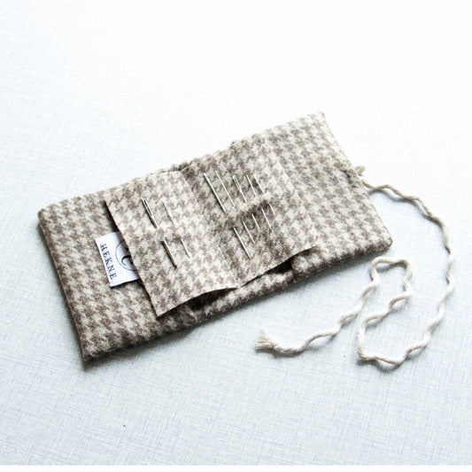 Mappe til sysaker laget av restestoff.