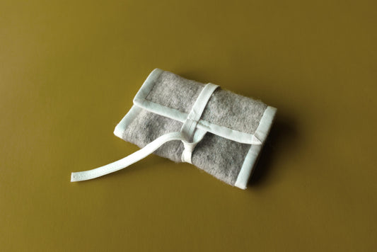 Oppsirkulert mappe laget av ullgenser.