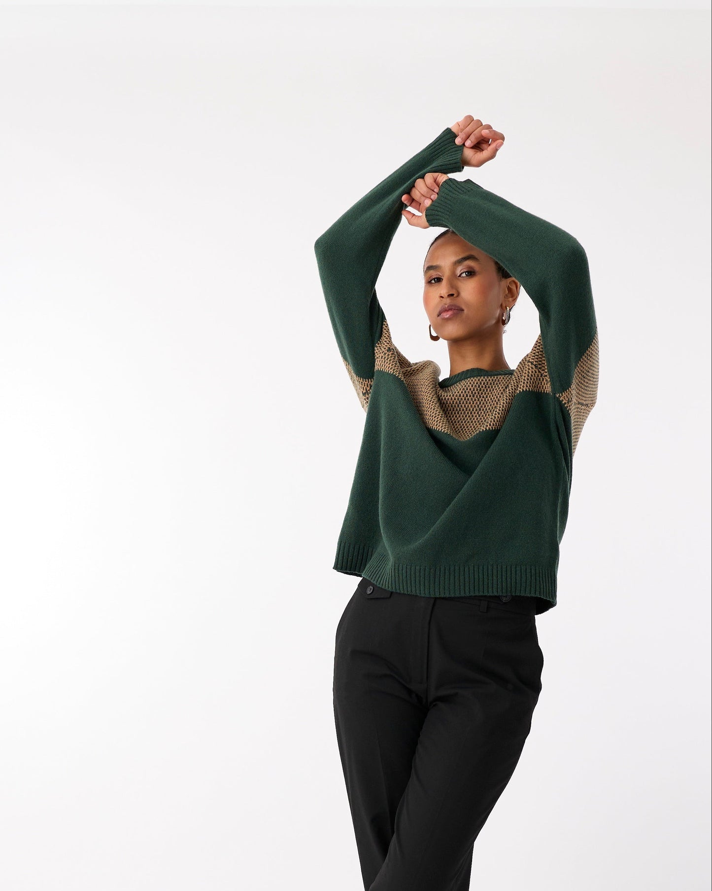 Oversized strikkegenser i tynn ull